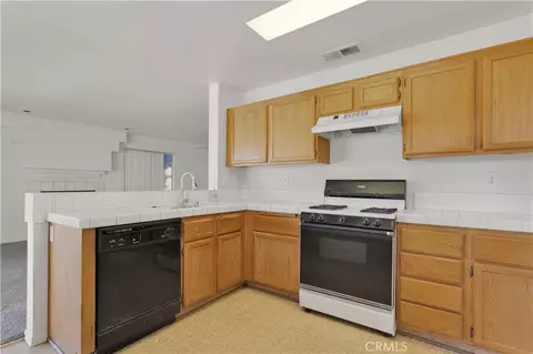Kitchen - 13776 Foxfire Rd, Victorville, CA 92392 photo 2 of 2