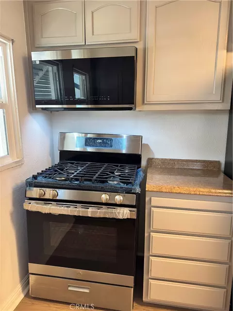 Kitchen - 34335 County Line, Yucaipa, CA 92399 photo 2 of 4