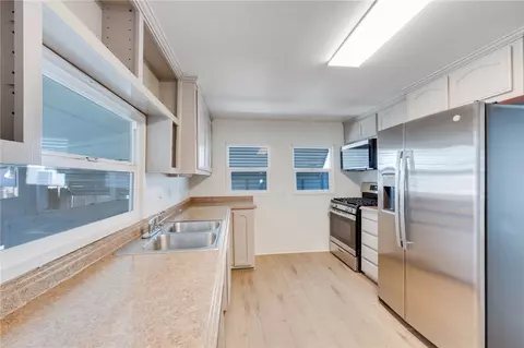 Kitchen - 34335 County Line, Yucaipa, CA 92399 photo 2 of 4