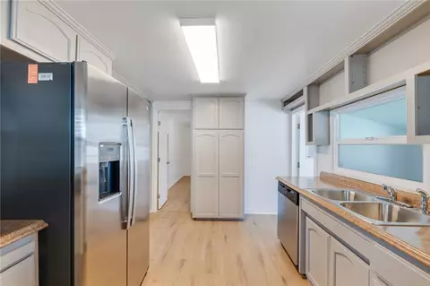 Kitchen - 34335 County Line, Yucaipa, CA 92399 photo 4 of 4