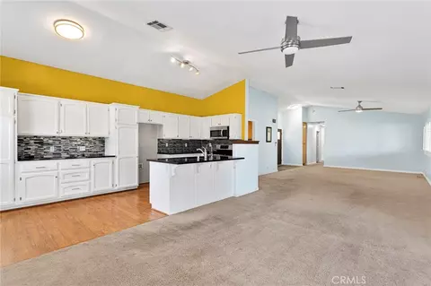 Living - 16470 Pauhaska, Apple Valley, CA 92307 photo 6 of 8