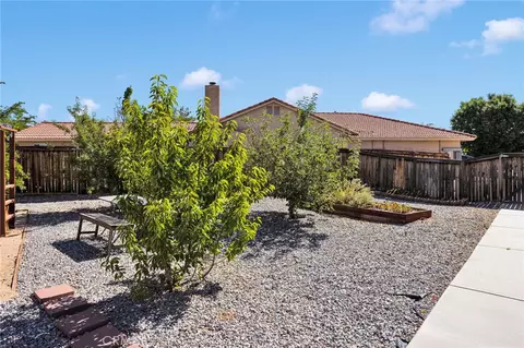 Exterior - 16470 Pauhaska, Apple Valley, CA 92307 photo 17 of 18