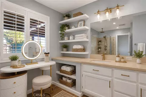 Bath - 16470 Pauhaska, Apple Valley, CA 92307 photo 3 of 6