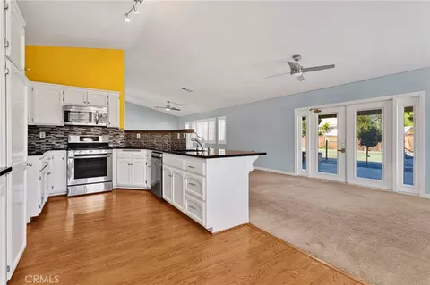 Living - 16470 Pauhaska, Apple Valley, CA 92307 photo 8 of 8