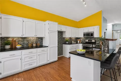 Kitchen - 16470 Pauhaska, Apple Valley, CA 92307 photo 1 of 4