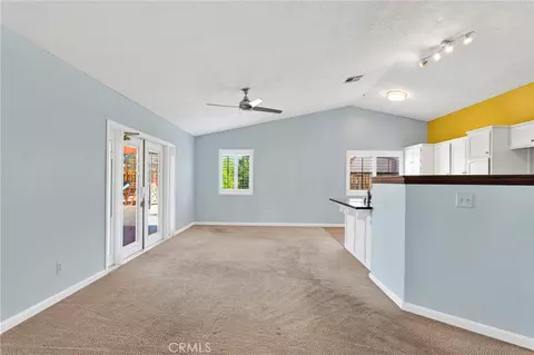 Living - 16470 Pauhaska, Apple Valley, CA 92307 photo 4 of 8