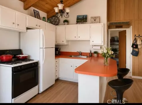 Kitchen - 2057 Mojave Scenic, Wrightwood, CA 92397 photo 1 of 1