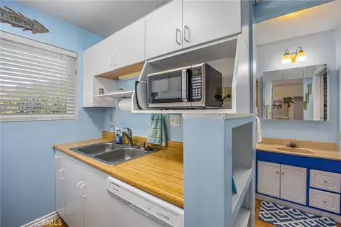 Kitchen - 15212 El Centro St, Hesperia, CA 92345 photo 5 of 5