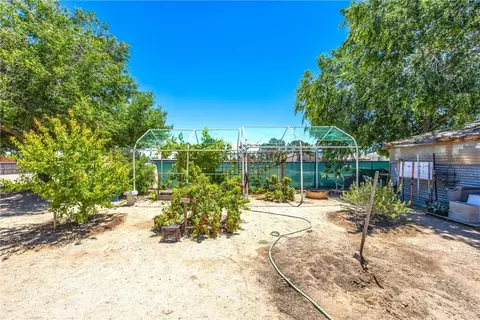 Exterior - 15212 El Centro St, Hesperia, CA 92345 photo 23 of 26