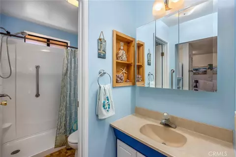 Bath - 15212 El Centro St, Hesperia, CA 92345 photo 4 of 4