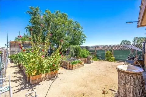 Exterior - 15212 El Centro St, Hesperia, CA 92345 photo 11 of 26