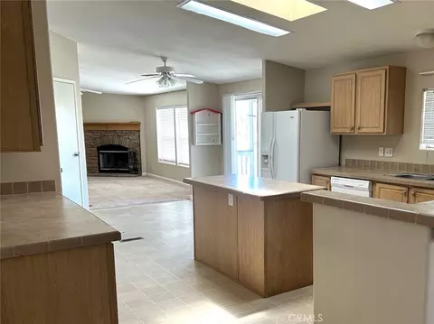 Kitchen - 11120 Colt Ave, Lucerne Valley, CA 92356 photo 6 of 7
