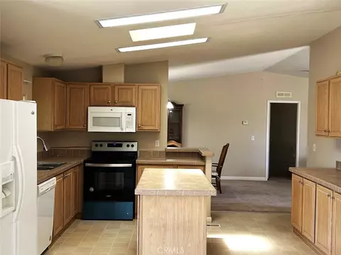 Kitchen - 11120 Colt Ave, Lucerne Valley, CA 92356 photo 5 of 7