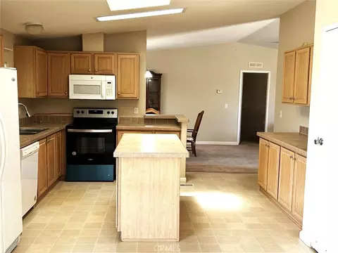 Kitchen - 11120 Colt Ave, Lucerne Valley, CA 92356 photo 3 of 7
