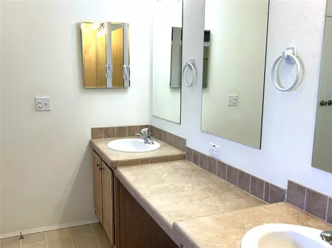 Bath - 11120 Colt Ave, Lucerne Valley, CA 92356 photo 3 of 4