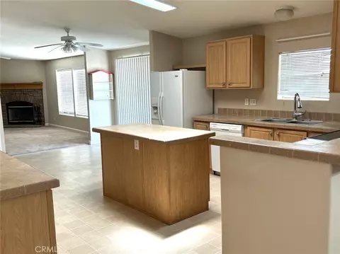 Kitchen - 11120 Colt Ave, Lucerne Valley, CA 92356 photo 4 of 7