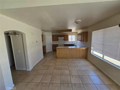 10528 Cascade Ct, Adelanto, CA 92301 photo 4