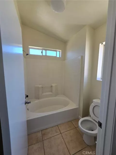 10528 Cascade Ct, Adelanto, CA 92301 photo 10