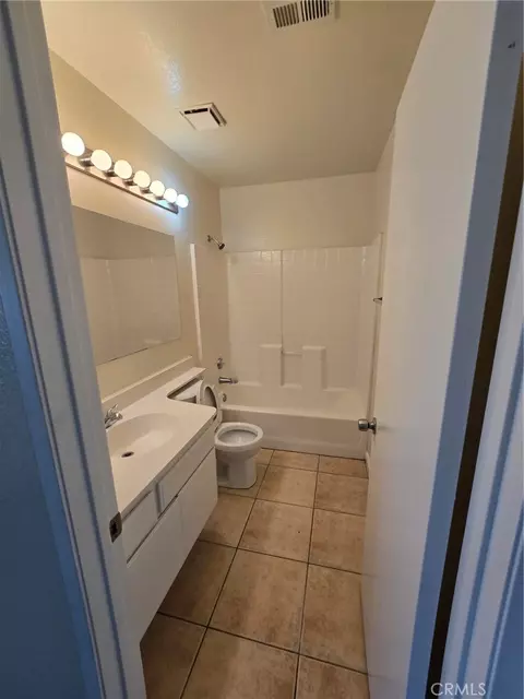 10528 Cascade Ct, Adelanto, CA 92301 photo 13