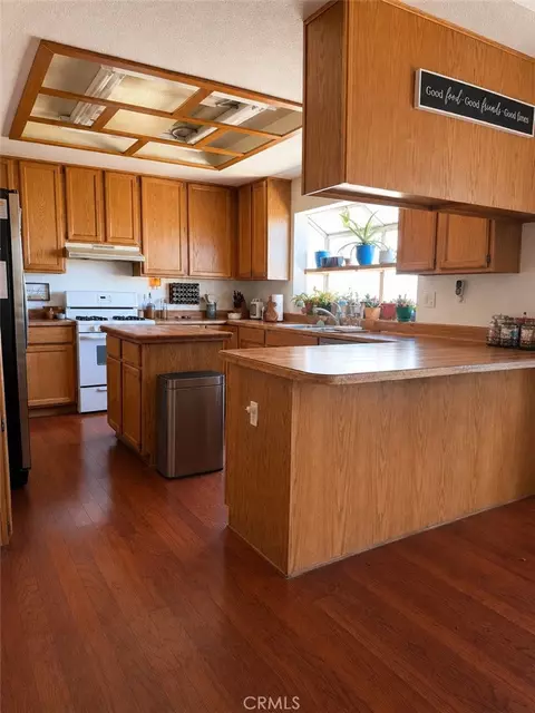 Kitchen - 32842 Emerald, Lucerne Valley, CA 92356 photo 1 of 1