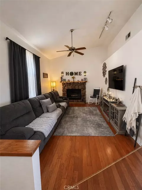 Living - 32842 Emerald, Lucerne Valley, CA 92356 photo 2 of 2