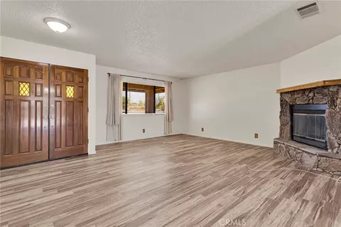 Living - 14475 Pioneer, Apple Valley, CA 92307 photo 2 of 5