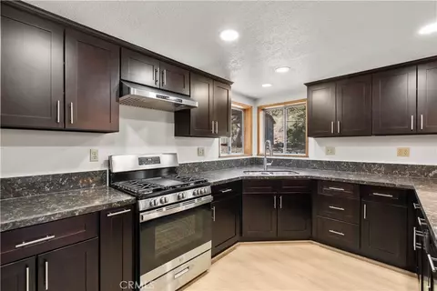 Kitchen - 5260 Orchard, Wrightwood, CA 92397 photo 3 of 5