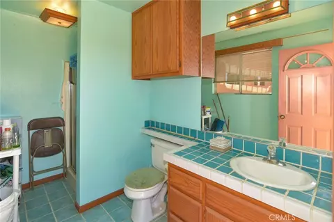 Bath - 20211 Wadena Rd, Apple Valley, CA 92308 photo 2 of 4