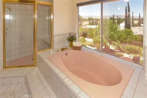 Bath - 20211 Wadena Rd, Apple Valley, CA 92308 photo 4 of 4