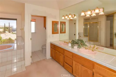 Bath - 20211 Wadena Rd, Apple Valley, CA 92308 photo 3 of 4