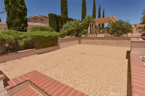 Exterior - 20211 Wadena Rd, Apple Valley, CA 92308 photo 15 of 17