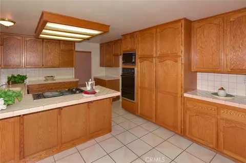 Kitchen - 20211 Wadena Rd, Apple Valley, CA 92308 photo 4 of 4