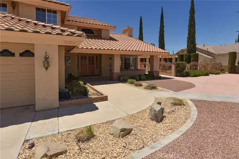Exterior - 20211 Wadena Rd, Apple Valley, CA 92308 photo 2 of 17