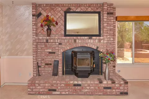 Living - 20211 Wadena Rd, Apple Valley, CA 92308 photo 4 of 6