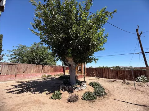 Exterior - 1901 Sunset St, Barstow, CA 92311 photo 5 of 11