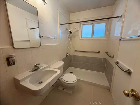 Bath - 1901 Sunset St, Barstow, CA 92311 photo 1 of 2