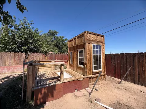Exterior - 1901 Sunset St, Barstow, CA 92311 photo 7 of 11