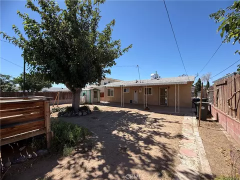 Exterior - 1901 Sunset St, Barstow, CA 92311 photo 10 of 11