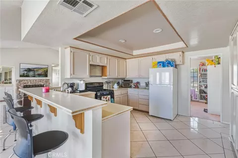Kitchen - 13382 Ivanpah, Apple Valley, CA 92308 photo 2 of 5