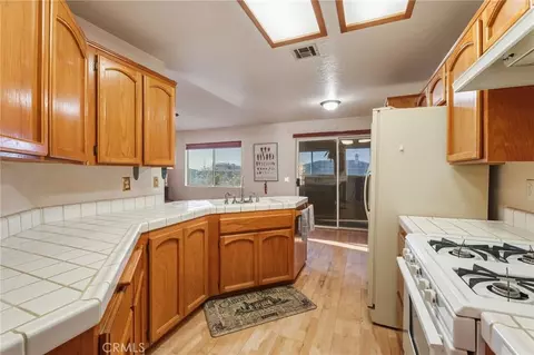 22410 Broken Lance Ct, Apple Valley, CA 92307 photo 5