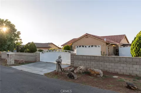 22410 Broken Lance Ct, Apple Valley, CA 92307 photo 2