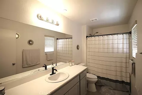 Bath - 916 Condor, Barstow, CA 92311 photo 1 of 4