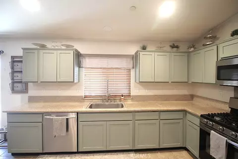 Kitchen - 916 Condor, Barstow, CA 92311 photo 2 of 4