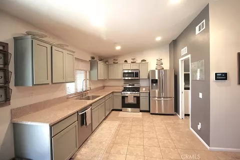Kitchen - 916 Condor, Barstow, CA 92311 photo 1 of 4