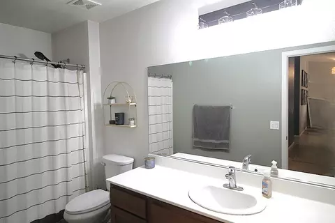 Bath - 916 Condor, Barstow, CA 92311 photo 2 of 4