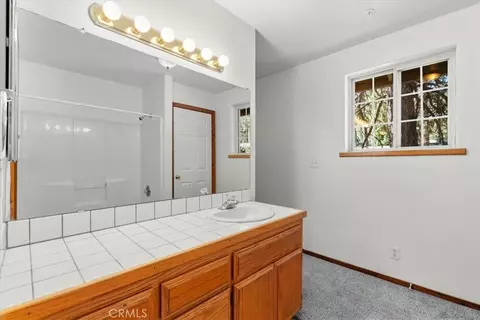 Bath - 1536 Ross, Wrightwood, CA 92397 photo 2 of 4