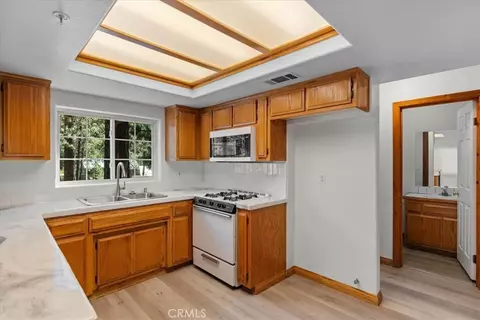 Kitchen - 1536 Ross, Wrightwood, CA 92397 photo 3 of 3