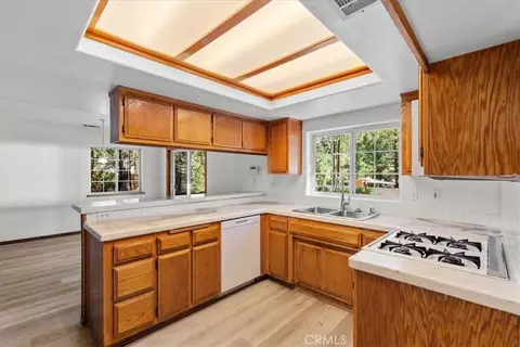 Kitchen - 1536 Ross, Wrightwood, CA 92397 photo 1 of 3