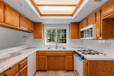 Kitchen - 1536 Ross, Wrightwood, CA 92397 photo 2 of 3