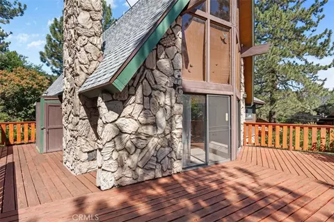 Exterior - 5438 Desert Vw, Wrightwood, CA 92397 photo 4 of 10